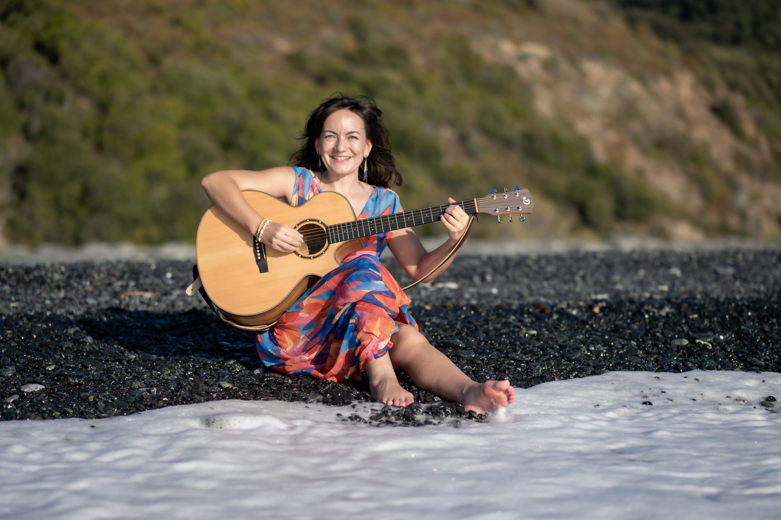 Joëlle Anne à la guitare